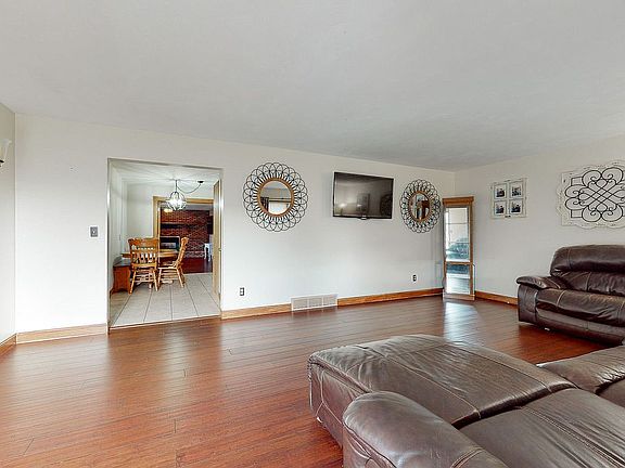 4th image of 1033 N Lincoln Ave