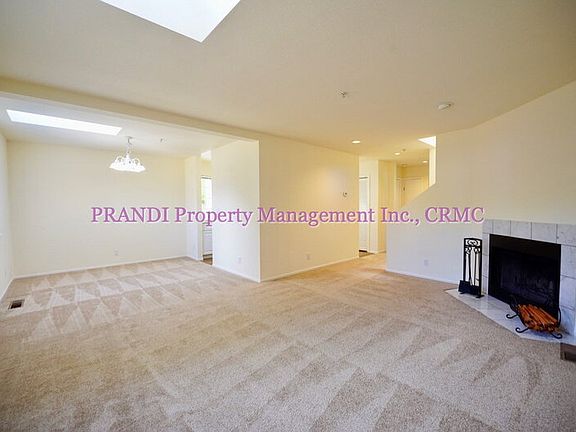 4th image of 9 Bayview St