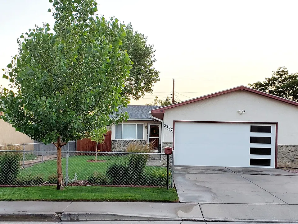 2327 Cheyenne Ave