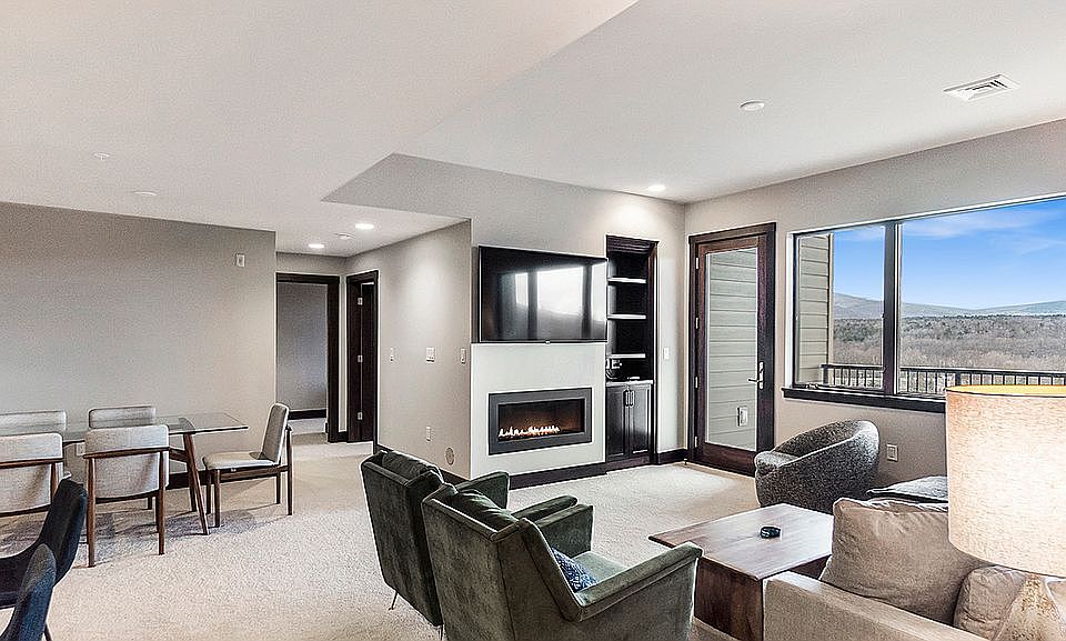 1st image of 10 Resort Dr #305