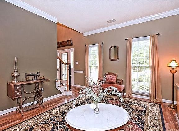 3rd image of 15105 Osterley Ct
