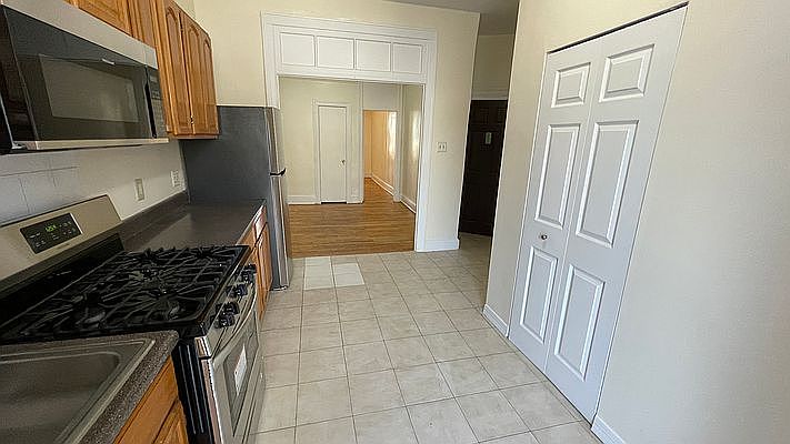1st image of 629 Union St APT 1R