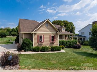 59 Rockbridge Rd, Mills River, NC 28759