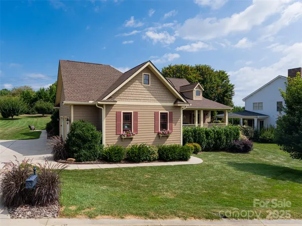 59 Rockbridge Rd, Mills River, NC 28759