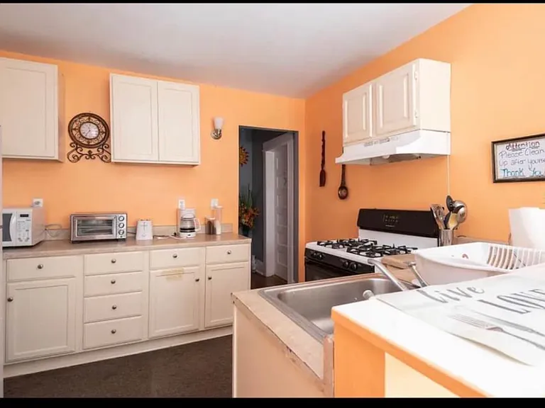 213 Thorme St #213 — Photo 1