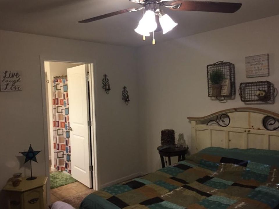 2nd image of 1799 Devonshire Cir APT B