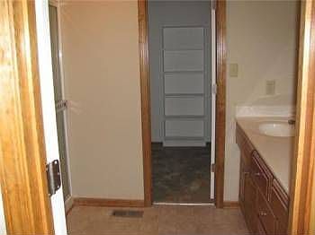 4th image of 915 S Jones Ct