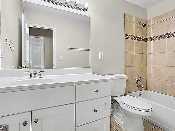 4 bed, 2.5 bath, 2106 sqft, $2,750 — Photo 4