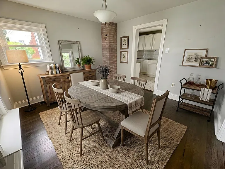 348 E Derry Rd — Photo 1