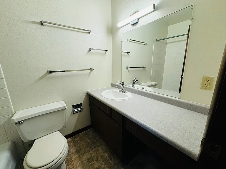 429 N Gilbert St — Photo 45