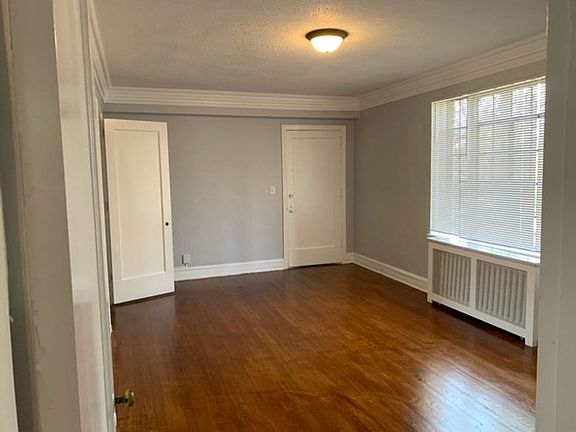 3rd image of 1800 N Elm St #D3