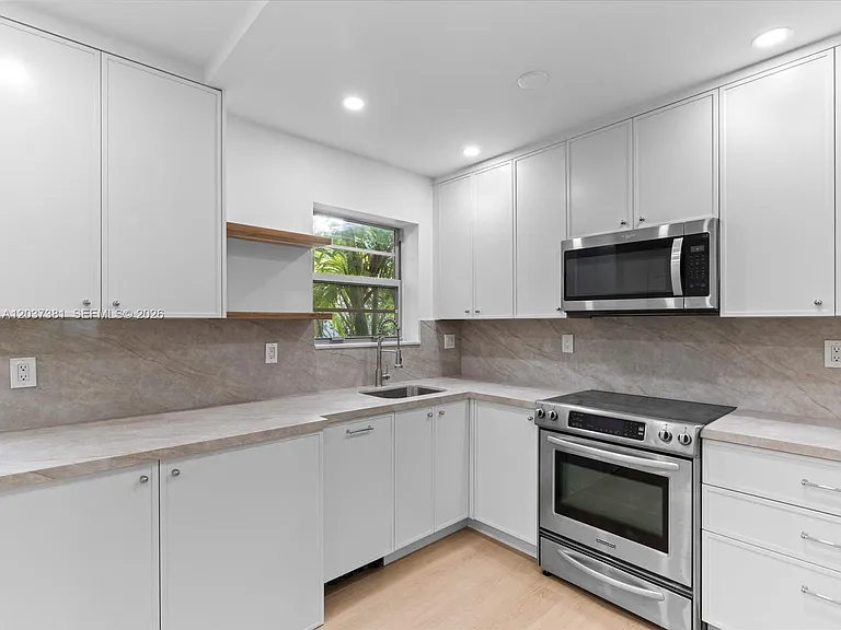 5625 SW 80th St #113B — Photo 7