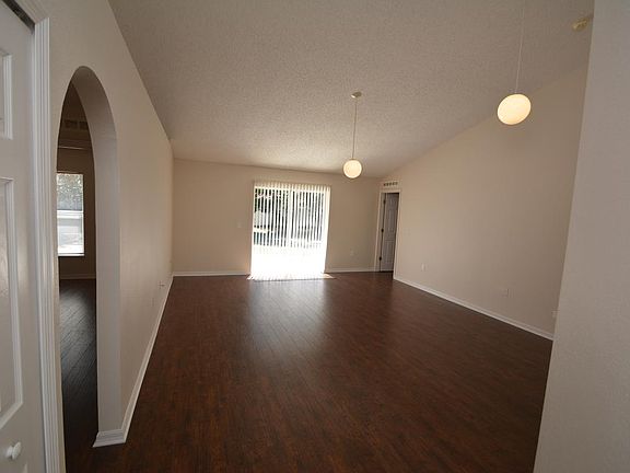 4th image of 20 Pine Cottage Ln