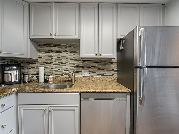 4th image of 1221 N Dearborn Pkwy #1610S