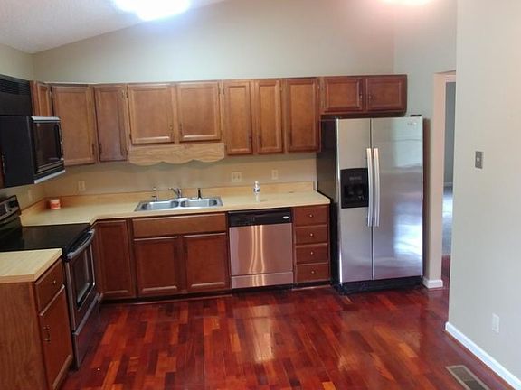 5th image of 1339 Bloomingdale Pike