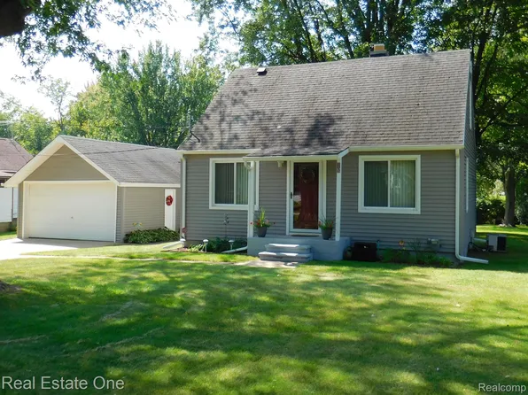 2103 Richwood Rd, Auburn Hills, MI 48326
