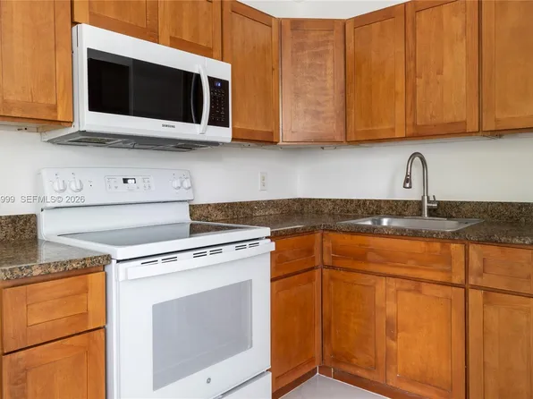 979 SW 10th St APT 4, Miami, FL 33130