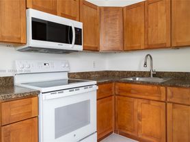 979 SW 10th St, Miami, FL