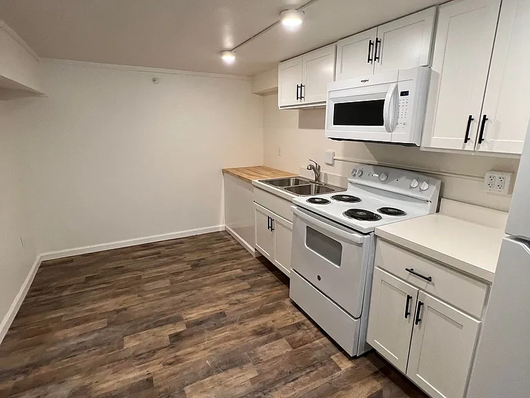 509 Wyckoff Rd #2 — Photo 2