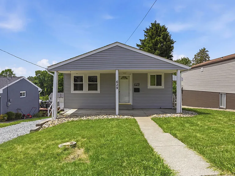 629 Moore Ave — Photo 32