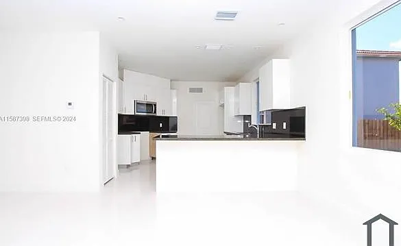 15631 SW 11th Ter — Photo 7