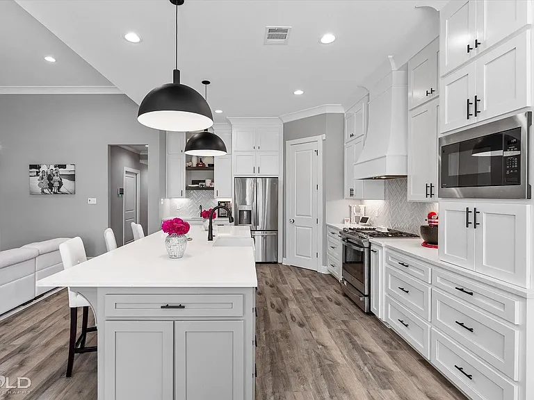 231 Conti Way — Photo 9