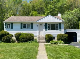 19 Grabner Dr, Waterford, CT 06385