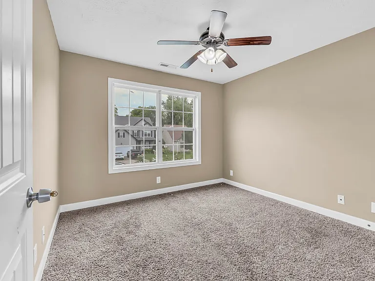563 Falkland Cir — Photo 26