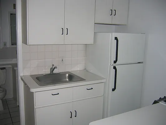 Rented by Eric Goodman Realty Corp | media 7