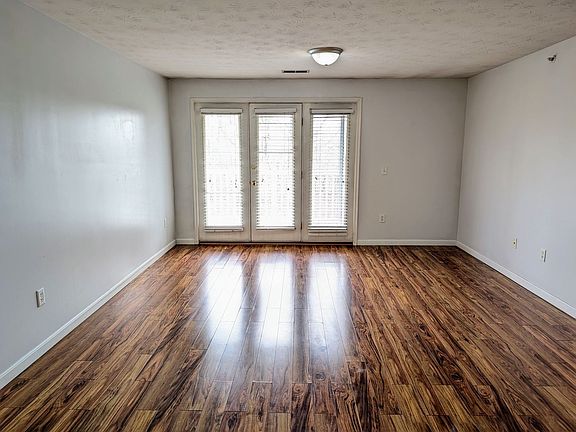 4th image of 3045 Westminster Dr APT 206