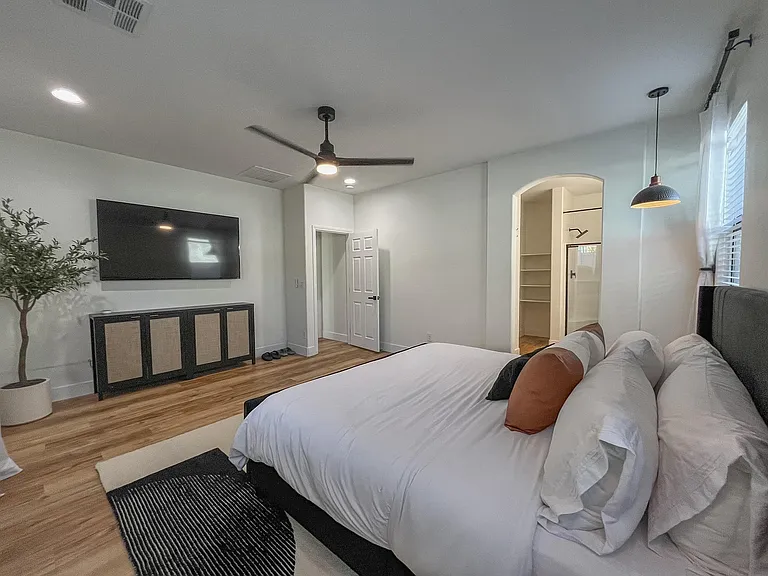 5620 Akula Bay St — Photo 11