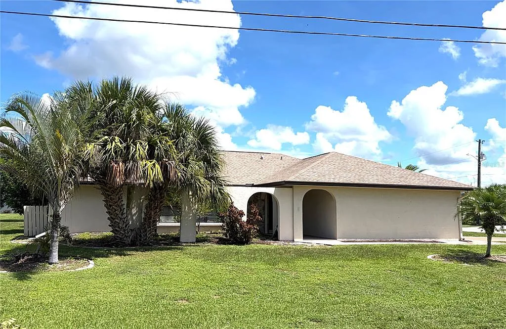 3 bed, 2.0 bath, 1953 sqft, $2,300 — Photo 1