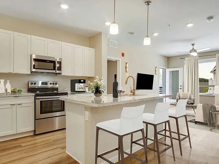 Silverado Apartments — Photo 24