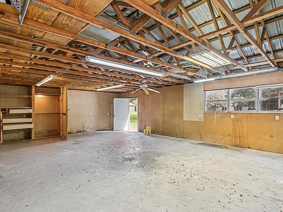 4th image of 3146 Forrest Ave