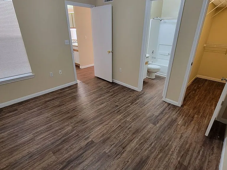 529 Sw Pkwy #301 — Photo 10