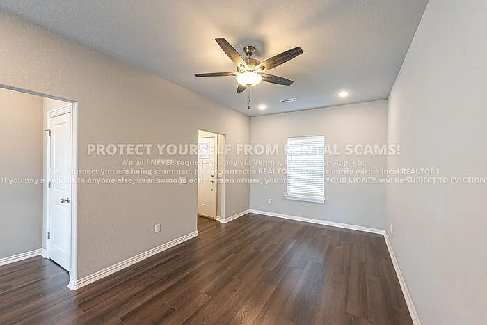 211 Grove Ln — Photo 3