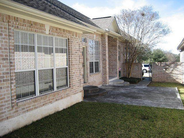 2nd image of 923 Grand Oaks Cir