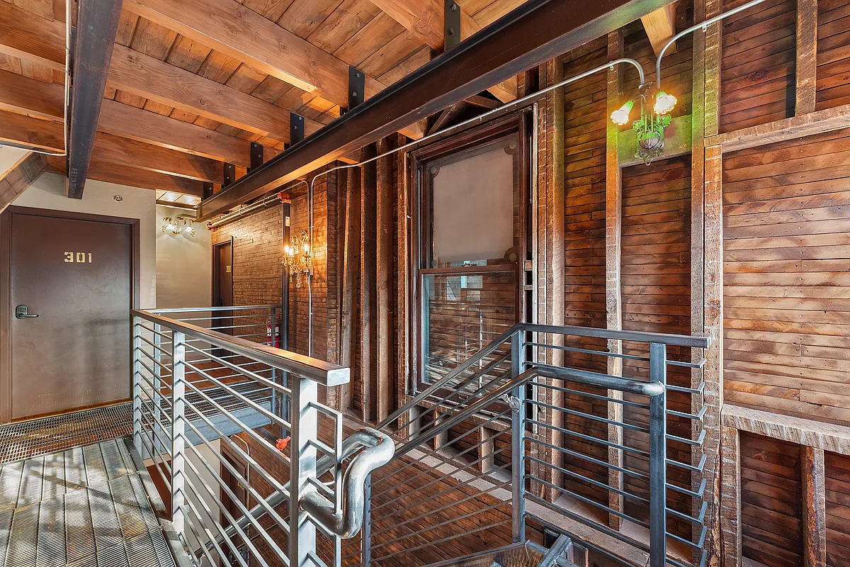 Building Photo - 1128 N Grant St #301