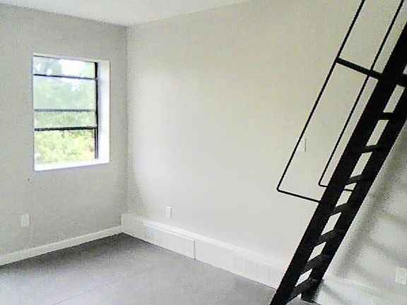 5th image of 3207 Oxford Ave APT 4