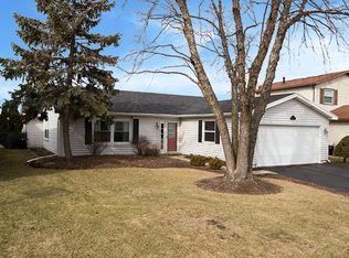 530 Heather Ln, Carol Stream, IL 60188