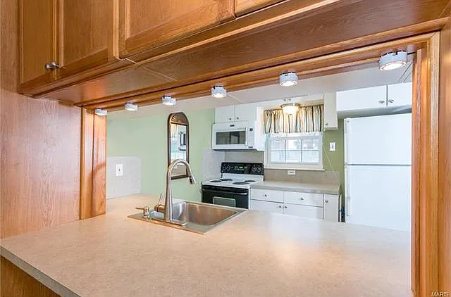 10427 Corbeil Dr — Photo 6