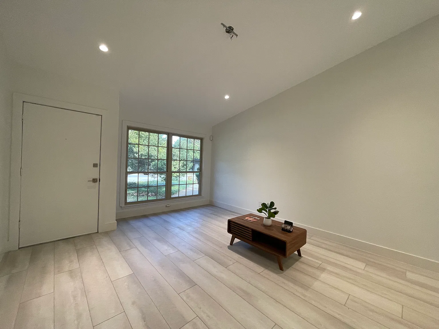 2 bed, 1084 sqft, $2,250 — Photo 3