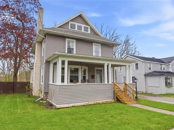 7 1/2 North St, Le Roy, NY 14482