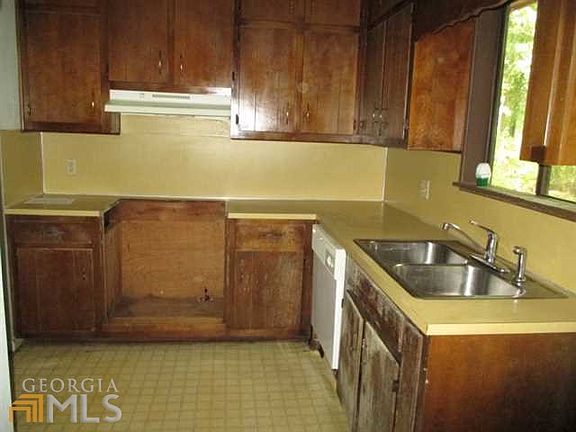 3rd image of 2987 Creekview Ct NE
