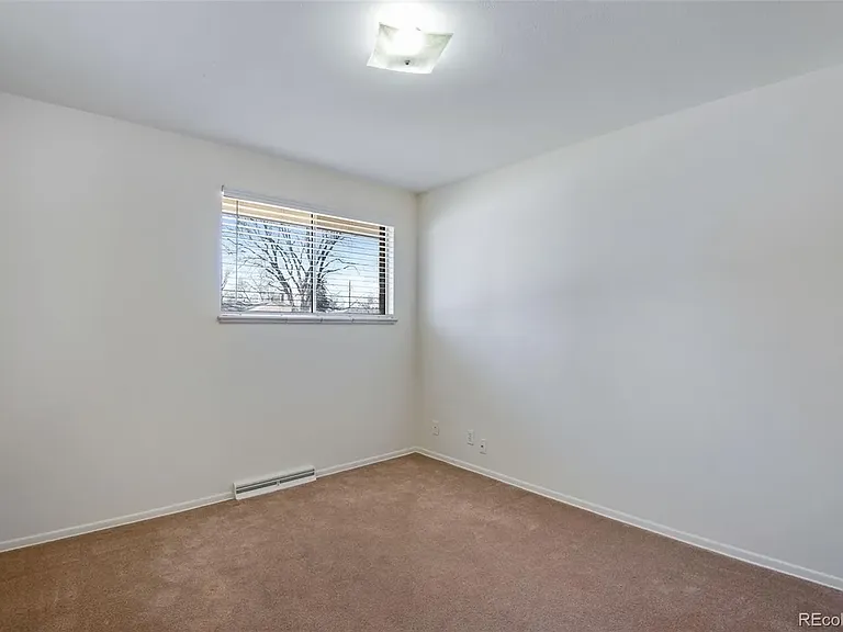1628 S Locust St — Photo 11
