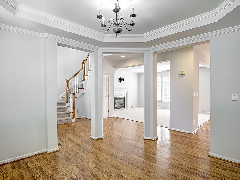 2103 Templeton Gap Dr — Photo 12