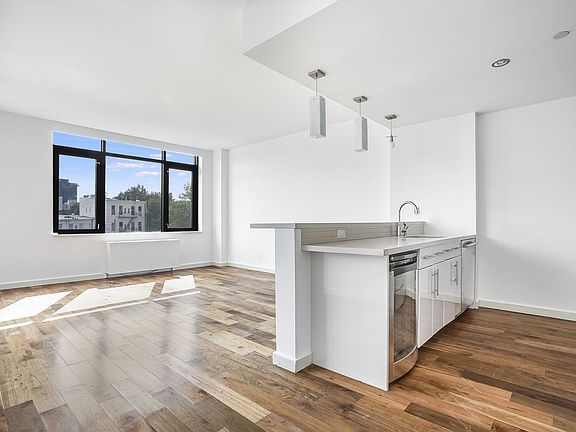 3rd image of 125 N 5th St APT 4A