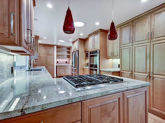 4th image of 546 Shirlynn Ct