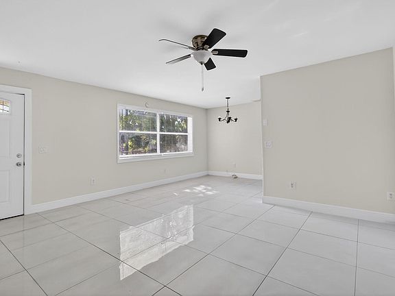 3rd image of 926 S 13th Avenue S