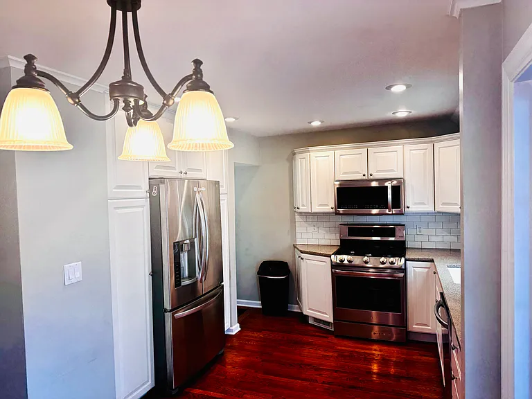 1027 E Elmhurst Ave — Photo 7